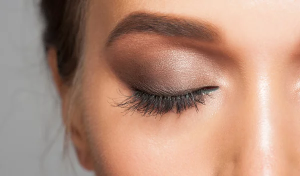 Dreamy Lashes: H μάσκαρα που θα σου χαρίσει απίστευτα μακριές, εντυπωσιακές βλεφαρίδες και έντονο βλέμμα