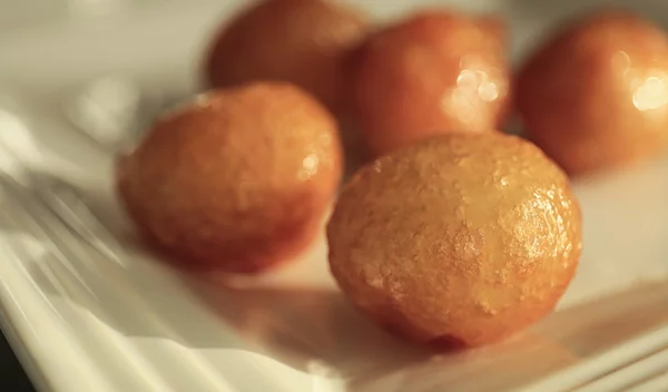 Συνταγή για νηστίσιμους λουκουμάδες - Τραγανοί εξωτερικά και ζουμεροί στο εσωτερικό τους