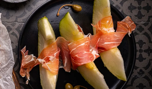 Τρεις τρόποι να συνθέσεις με φρούτα ένα αλμυρό πιάτο