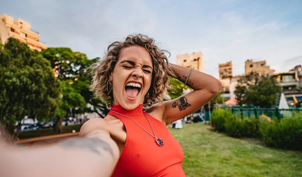 Πώς να φροντίσω το τατουάζ το καλοκαίρι; Τα dos και τα don’ts