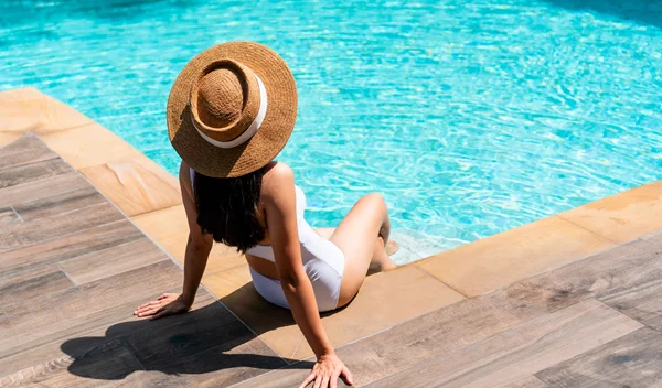 Μικρόβια στην πισίνα: Τι μπορεί να κολλήσεις στο νερό;