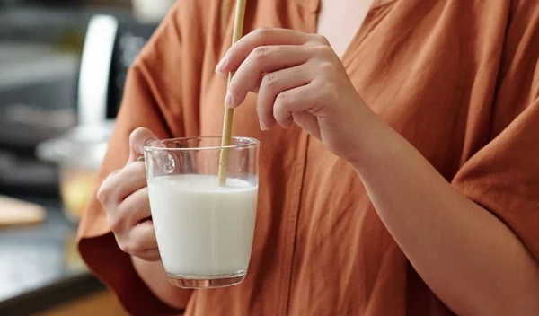 Είναι το πλήρες γάλα καλύτερο από αυτό των χαμηλών λιπαρών;