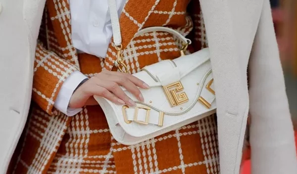 Έκλεισες ραντεβού για μανικιούρ; Το χρώμα που θα επέλεγε τώρα κάθε it girl