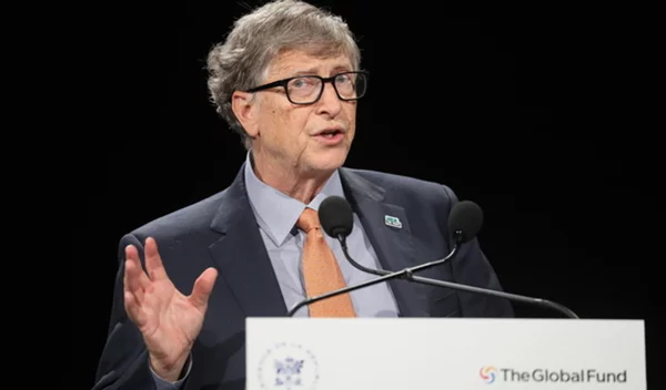 Bill Gates: "Ο κόσμος θα επιστρέψει στην κανονικότητα μέχρι το τέλος του 2022"
