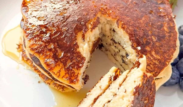 Με cottage + αυγά: Αυτά είναι τα πιο πρωτεϊνικά pancakes που μπορείς να φτιάξεις
