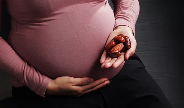 Αυτό το αποξηραμένο φρούτο επισπεύδει τον τοκετό | Όλα τα οφέλη