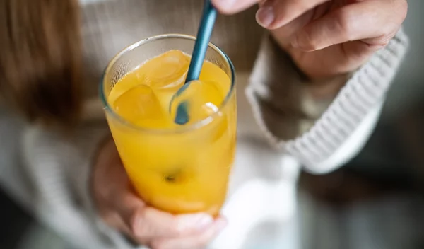 3 ποτά που αυξάνουν τον κίνδυνο για Αλτσχάιμερ σύμφωνα με τον ειδικό