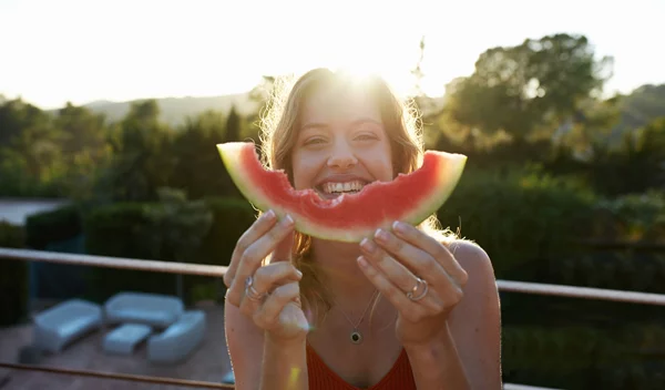5 πράγματα που προσφέρεις στο σώμα σου όταν τρως καρπούζι κάθε μέρα