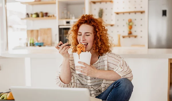Πέντε τροφές που σε κάνουν να δείχνεις κουρασμένη