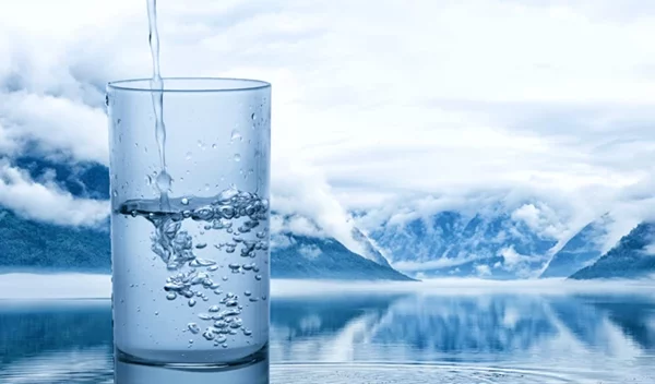 Μήπως μαζί με το νερό μας πίνουμε και… νιτρικά;