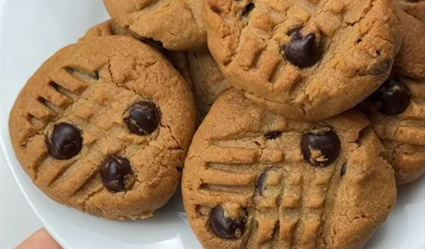 Φτιάξε τα πιο υγιεινά και εύκολα cookies με 3 υλικά (όχι αλεύρι)