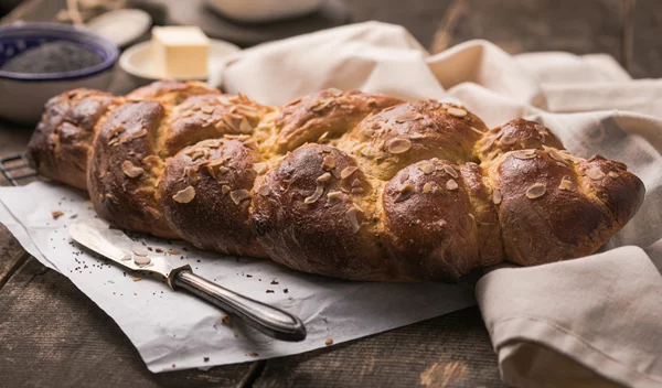 Τι αλεύρι βάζουμε στα τσουρέκια, το ψωμί, το κέικ;