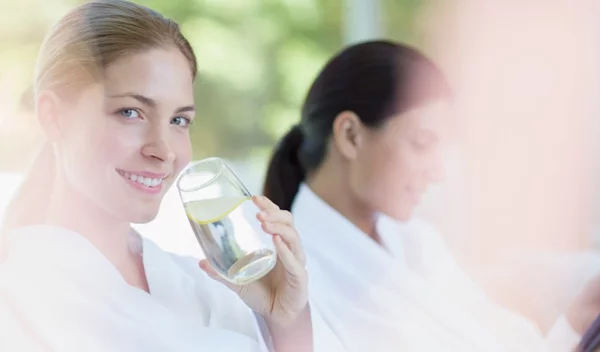 Πώς μπορούμε να ζούμε περισσότερα και καλύτερα χρόνια; Η επιστήμη έχει το μυστικό και είναι απλό!