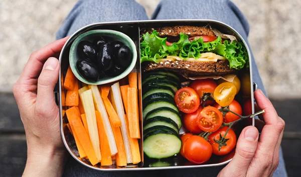 Χαλάω συνέχεια τη δίαιτα: Ποιες είναι οι επιπτώσεις σε βάθος χρόνου;