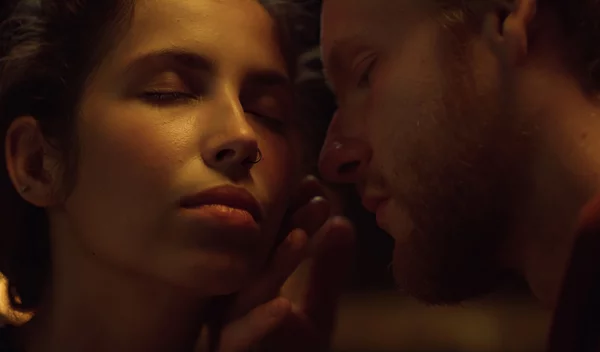 Μετά το swinging, έρχεται το hotwifing-Τι είναι αυτό το νέο trend