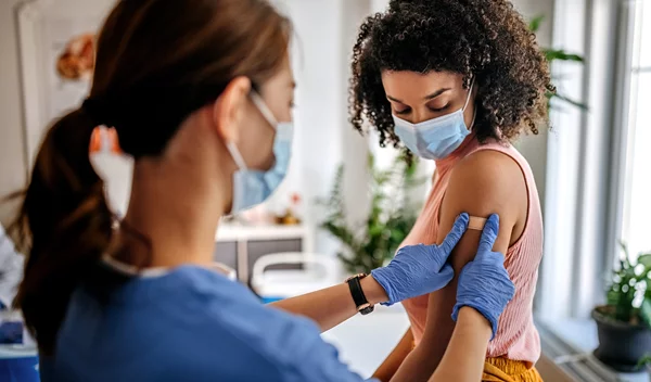 Εμβόλιο γρίπης: Ποιες είναι οι πιθανές παρενέργειες που πρέπει να γνωρίζουμε