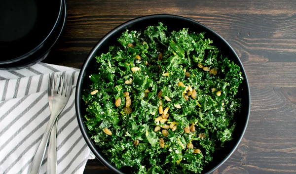 Πηγές βιταμίνης Κ1 και βιταμίνης Κ2: Πώς θα εμπλουτίσεις τη διατροφή σου