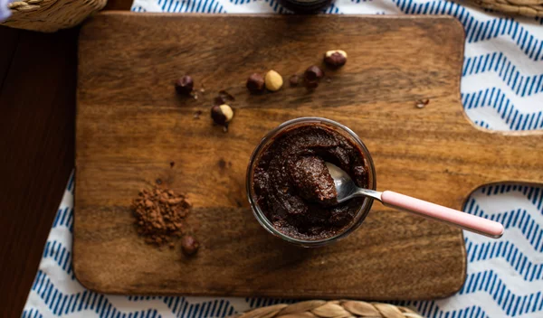 Σπιτική vegan nutella: Η υγιεινή συνταγή για πραλίνα φουντουκιού με ελάχιστη ζάχαρη