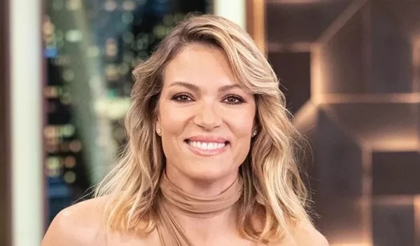 Η Βίκυ Καγιά με το sexy χτένισμα που θα δοκιμάσουμε σίγουρα στις γιορτές