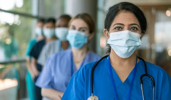 Δύο γυναίκες πνευμονολόγοι για το πώς βίωσαν την πανδημία