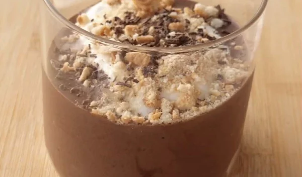Γρήγορο σοκολατένιο σνακ με κεφίρ - θα σε κρατήσει χορτάτη για ώρες