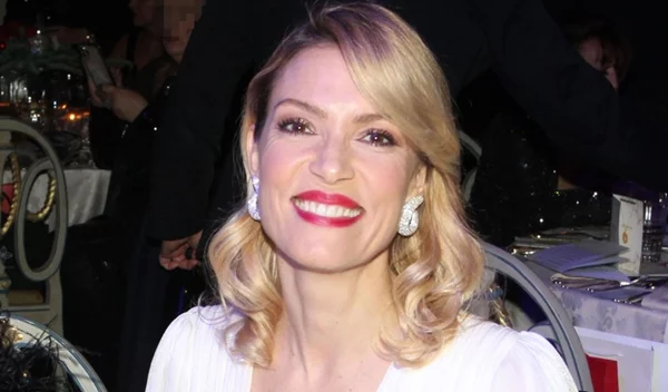 Άμεσο εφέ λίφτινγκ: Πώς να το πετύχεις με τη σωστή εφαρμογή κρέμας ματιών - το κόλπο της Βίκυς Καγιά