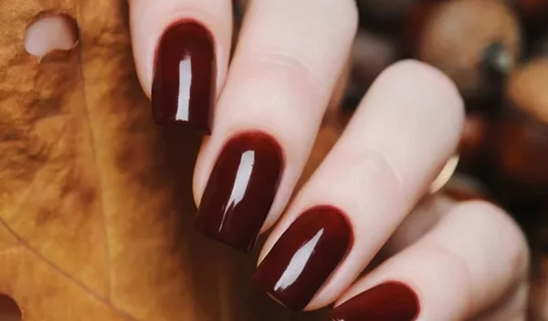 Έχεις λεπτά νύχια που σπάνε εύκολα; Το TikTok trend που υπόσχεται πιο δυνατά νύχια σε μόλις 1 εβδομάδα