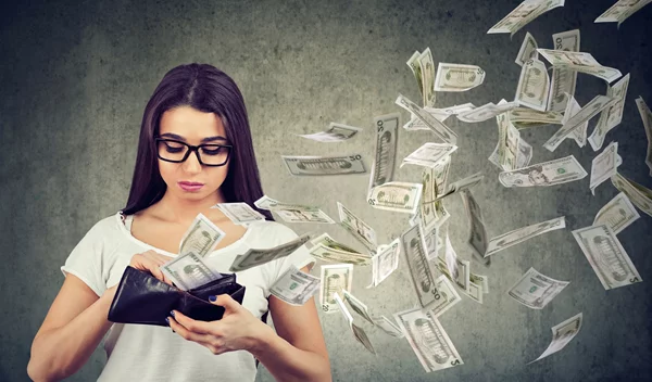 3 λόγοι που σπαταλάς τα χρήματά σου