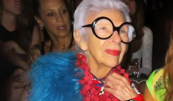 Πώς θα μεγαλώνουμε χωρίς να γερνάμε: Το "μυστικό" της Iris Apfel