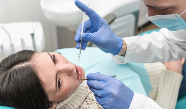 Τοπική αναισθησία: Χρήσεις, είδη, κίνδυνοι και επιπλοκές