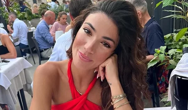 Ήβη Αδάμου: Υιοθέτησε το classy μανικιούρ που προτιμούν διαχρονικά και οι Γαλλίδες