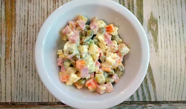 Συνταγή για την κλασική ρώσικη σαλάτα Ολιβιέ