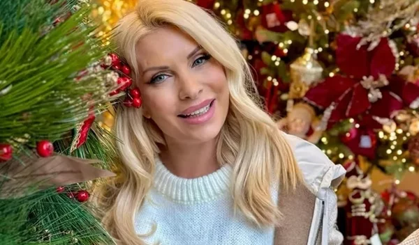 Η Ελένη Μενεγάκη με το χρώμα νυχιών που ζητούν όλες