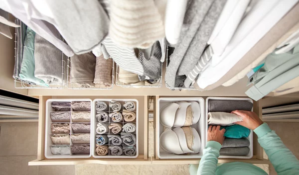 Οργανωμένη ντουλάπα: 4 pro tips από την closet designer της Khloé Kardashian