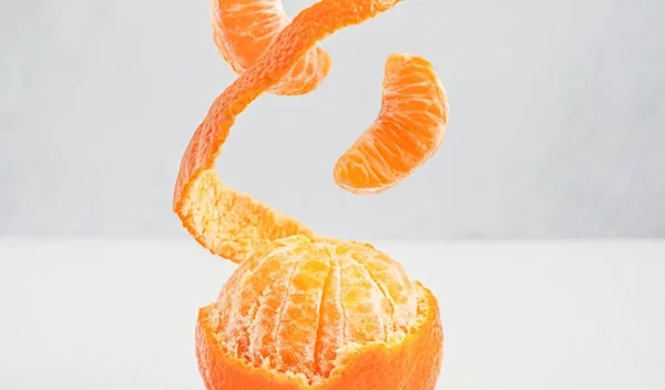 Τι είναι το "οrange peel theory", το νέο "τεστ" σχέσεων (και ακόμα μια τάση στο TikTok);