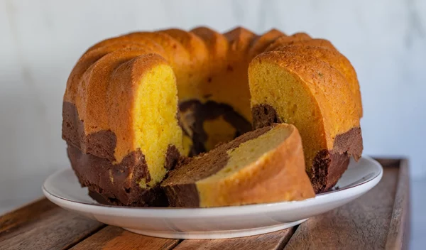 Φθινοπωρινό αφράτο κέικ κολοκύθας με σοκολάτα - Εύκολο, χωρίς μίξερ