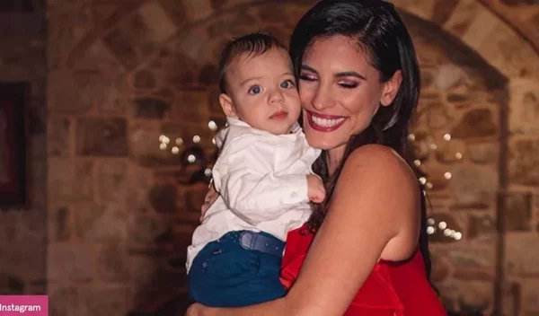 Θα γίνεις νονά; Τα χτενίσματα που επιλέγουν ξανά και ξανά οι πιο στιλάτες Ελληνίδες celebrities