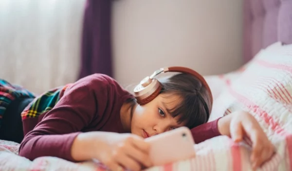 "Άσε με ήσυχο": Τι εννοούν τα παιδιά όταν το λένε και πώς αντιδράμε με ενσυναίσθηση;