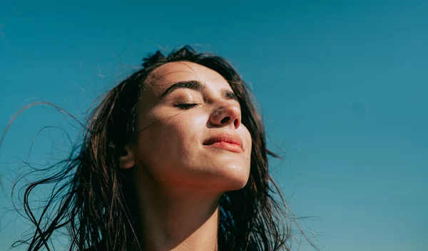 Πώς το 2025 άλλαξε τον τρόπο που φροντίζουμε το σώμα μας