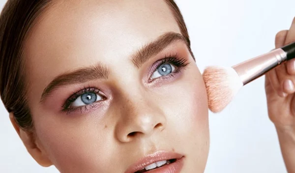 Αυτό είναι το καλύτερο ανάλαφρο foundation για πλήρη κάλυψη