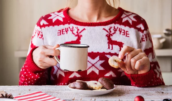 Πόσο αυξάνεται το βάρος μας στις γιορτές, πραγματικά;