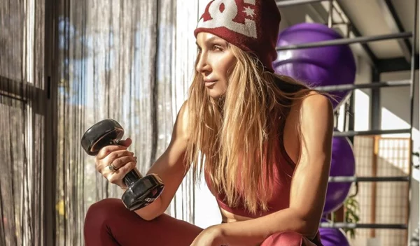 20FF Workout: Το νέο πρόγραμμα γυμναστικής της Ελένης Πετρουλάκη