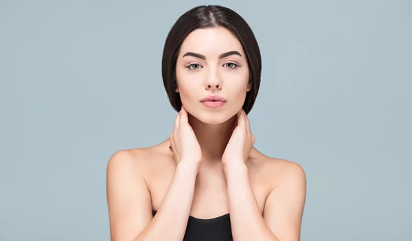 Λαμπερή, νεανική επιδερμίδα: Τα αντιγηραντικά προϊόντα με bakuchiol, τη φυσική εναλλακτική της ρετινόλης