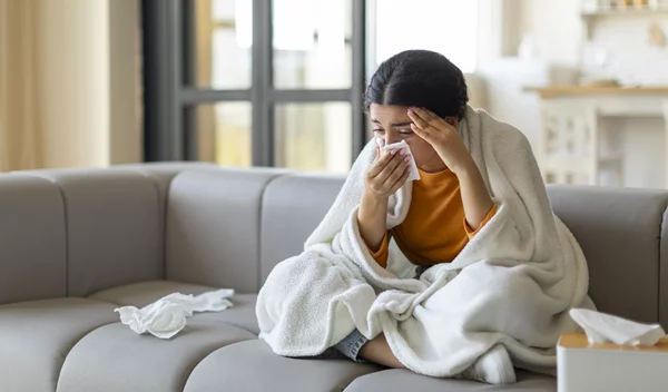 Εποχικές λοιμώξεις: Χρειάζονται αντιβίωση; Τι απαντά η παθολόγος