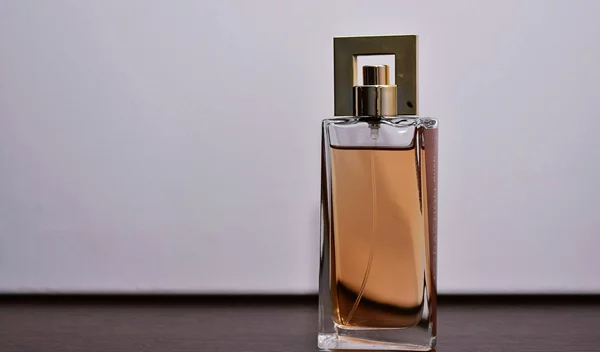 6 "λευκά" αρώματα που μυρίζουν σαν φρεσκοπλυμένα ρούχα