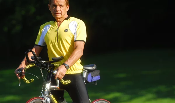 Success story: 83χρονος γιατρός και τριαθλητής άλλαξε την υγεία του στα 40 | Τα 4 μυστικά του