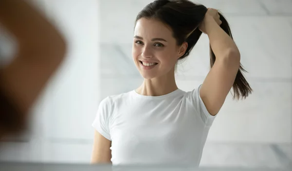 Θες μακριά μαλλιά, χωρίς ψαλίδα και κατεστραμμένες άκρες; Το hair dusting είναι η ιδανική τεχνική για σένα