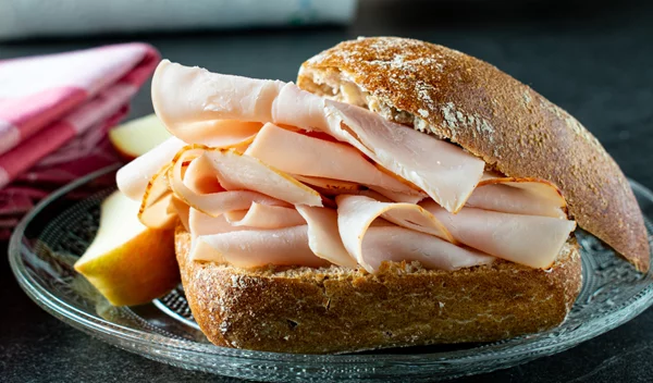 Πώς να φτιάξεις σπιτικό αλλαντικό κοτόπουλου μόνη σου