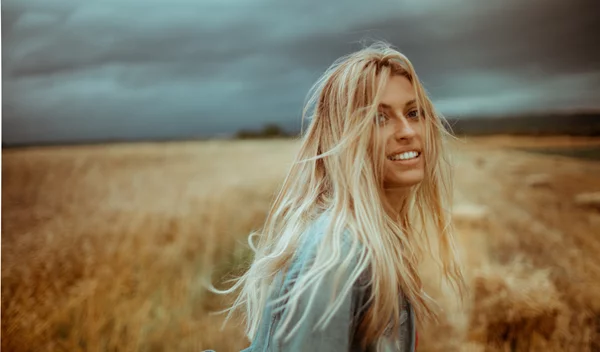 5 χρώματα μαλλιών που δίνουν την ψευδαίσθηση του όγκου