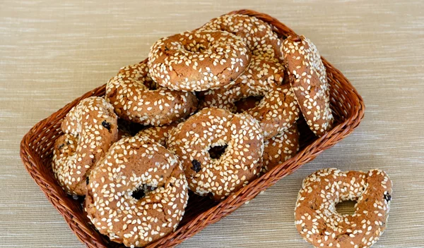 Υγιεινά μουστοκούλουρα με χουρμάδες για τα παιδιά (και όχι μόνο)